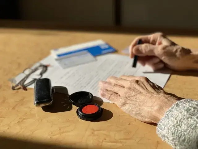 【事例２】恐怖心から契約に応じてしまった（90代 女性）